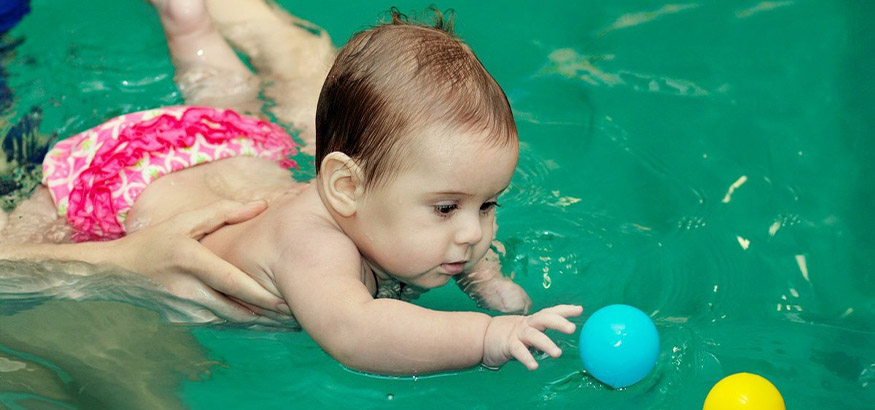 С какого возраста ребенок может купаться в бассейне
